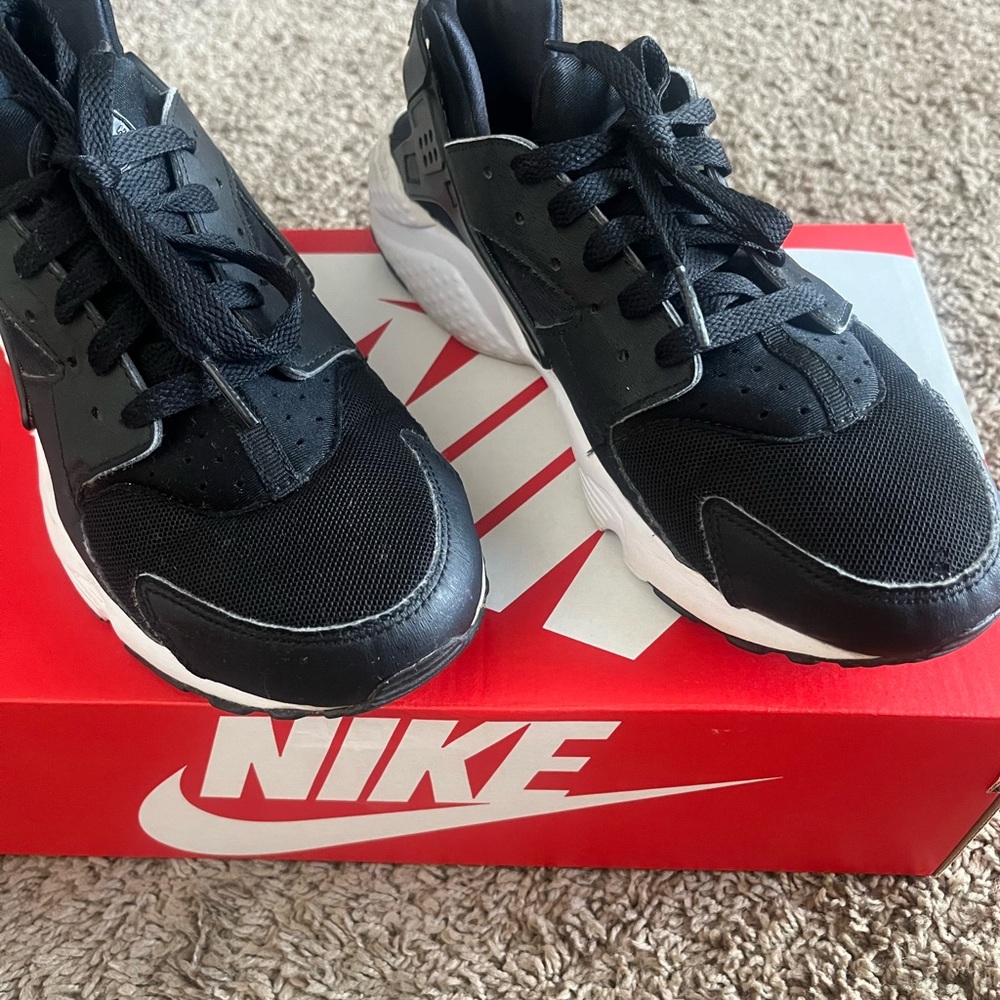 Nike Black Sneakers